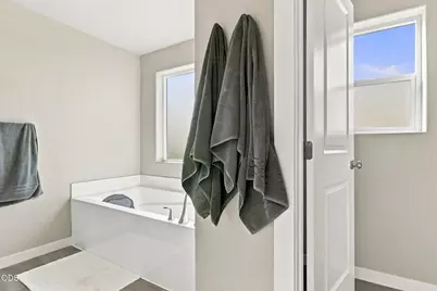 1760 Carrera Circle, Medford, OR 97504 - Photo 11