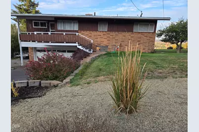520 Hillside Avenue, Klamath Falls, OR 97601 - Photo 1