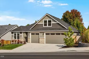 321 Arrowhead Trail, Eagle Point, OR 97524 - Photo 3