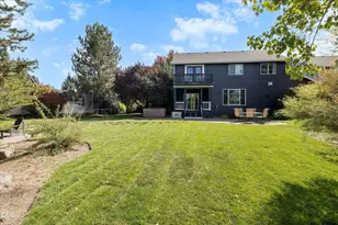 2048 NE Cradle Mountain Way, Bend, OR 97701 - Photo 21
