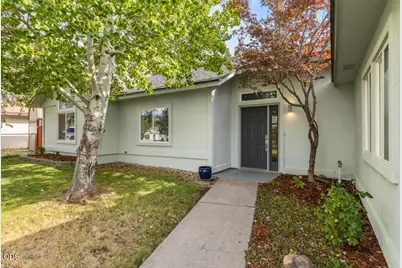 2038 California Avenue, Klamath Falls, OR 97601 - Photo 3