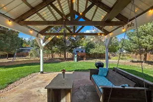 61563 Newberry Dr, Bend, OR 97702 - Photo 29