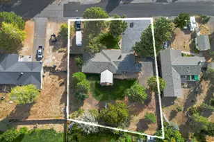 61563 Newberry Dr, Bend, OR 97702 - Photo 39