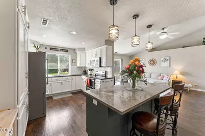 1445 Half Moon Circle, Grants Pass, OR 97527 - Photo 3