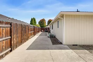 2086 Terrel Dr, Medford, OR 97501 - Photo 31