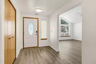 2086 Terrel Dr, Medford, OR 97501 - Photo 3