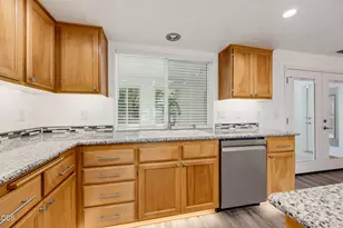2086 Terrel Dr, Medford, OR 97501 - Photo 9