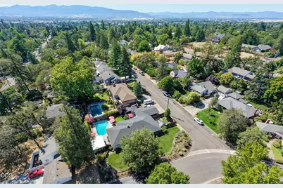 15 N Groveland Avenue, Medford, OR 97504 - Photo 5
