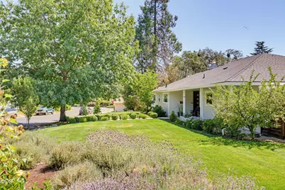 15 N Groveland Avenue, Medford, OR 97504 - Photo 3