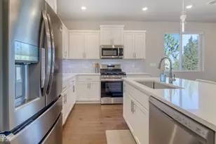 4093 SW Reindeer Ave, Redmond, OR 97756 - Photo 5