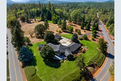 571 April Drive, Merlin, OR 97532 - Photo 3