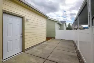 325 Winston Dr, Grants Pass, OR 97526 - Photo 21
