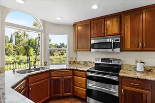 900 SE Mystic Dr, Grants Pass, OR 97527 - Photo 11