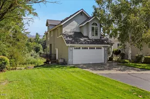 900 SE Mystic Dr, Grants Pass, OR 97527 - Photo 1