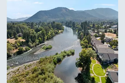 900 SE Mystic Drive, Grants Pass, OR 97527 - Photo 41