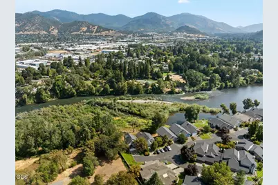 900 SE Mystic Drive, Grants Pass, OR 97527 - Photo 39