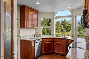 900 SE Mystic Dr, Grants Pass, OR 97527 - Photo 9