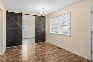 914 SW 15th St, Redmond, OR 97756 - Photo 9