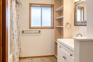 309 NW 9th St, Redmond, OR 97756 - Photo 11