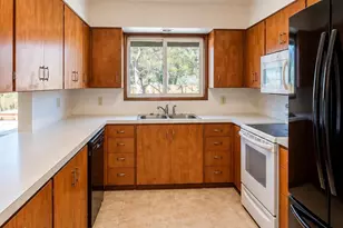 309 NW 9th St, Redmond, OR 97756 - Photo 9