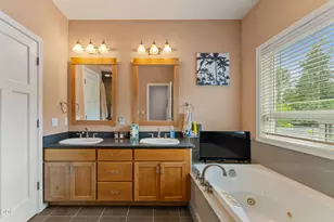 212 NW Canyon View Dr, Grants Pass, OR 97526 - Photo 25
