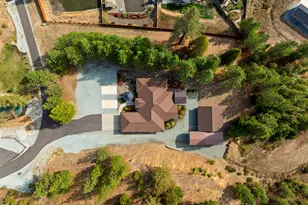200 Eagle Ridge Dr, Canyonville, OR 97417 - Photo 3