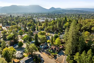 1211 NW B St, Grants Pass, OR 97526 - Photo 43
