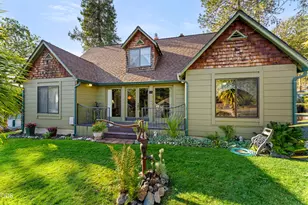 1211 NW B St, Grants Pass, OR 97526 - Photo 1