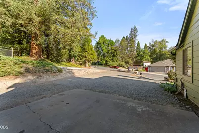 1211 NW B Street, Grants Pass, OR 97526 - Photo 33