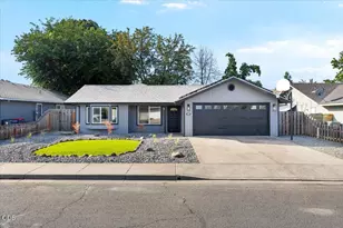 338 Joseph St, Central Point, OR 97502 - Photo 1