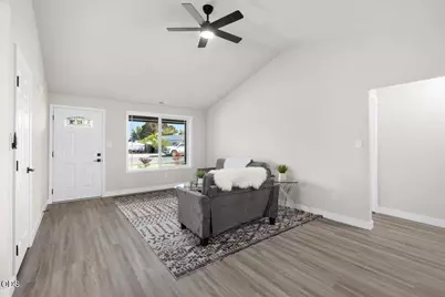 338 Joseph Street, Central Point, OR 97502 - Photo 5
