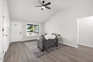 338 Joseph St, Central Point, OR 97502 - Photo 5