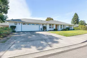 2673 Brookside Dr, Medford, OR 97504 - Photo 3