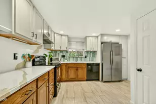 1117 W 9th St, Medford, OR 97501 - Photo 3