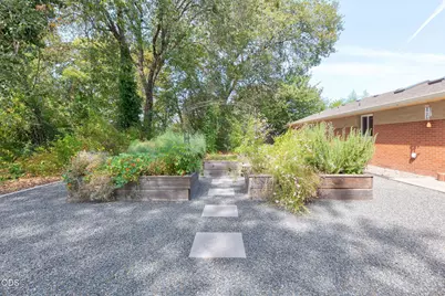1410 Applegate Avenue, Grants Pass, OR 97527 - Photo 47
