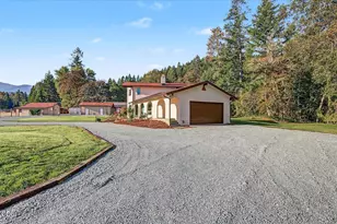 4881 Fish Hatchery Rd, Grants Pass, OR 97527 - Photo 41