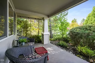 61390 Rock Bluff Ln, Bend, OR 97702 - Photo 3