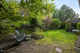 61390 Rock Bluff Ln, Bend, OR 97702 - Photo 33