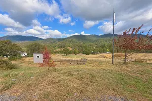 1780 Wards Creek Rd, Rogue River, OR 97537 - Photo 17