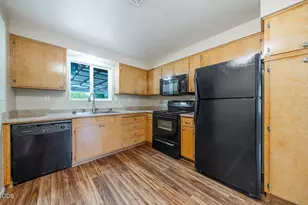 112 Saxbury Dr, Central Point, OR 97502 - Photo 9
