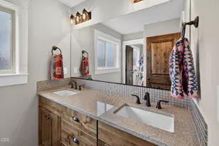 61117 Manhae Loop, Bend, OR 97702 - Photo 31