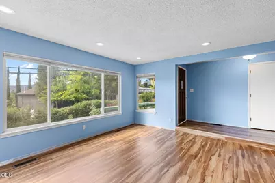 945 NE Beacon Drive, Grants Pass, OR 97526 - Photo 13