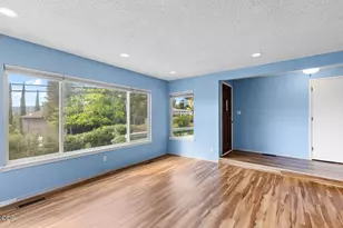 945 NE Beacon Dr, Grants Pass, OR 97526 - Photo 13