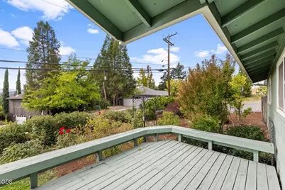 945 NE Beacon Drive, Grants Pass, OR 97526 - Photo 9