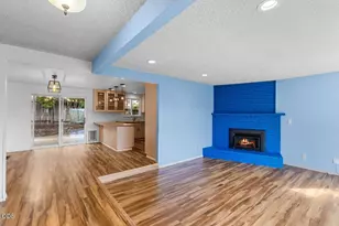945 NE Beacon Dr, Grants Pass, OR 97526 - Photo 11