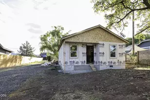 1295 Thomas Rd, Medford, OR 97501 - Photo 3