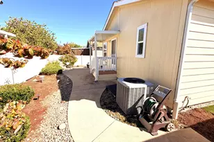 204 Kingsley Dr, Grants Pass, OR 97526 - Photo 17