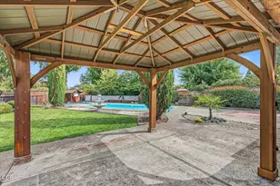611 Edwina Ave, Central Point, OR 97502 - Photo 37