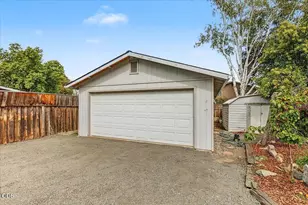 611 Edwina Ave, Central Point, OR 97502 - Photo 43