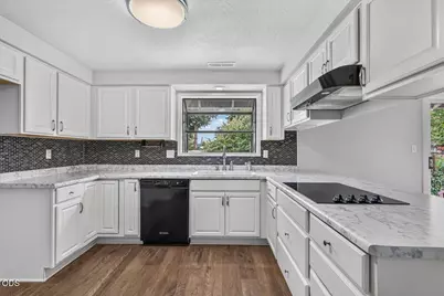 611 Edwina Avenue, Central Point, OR 97502 - Photo 11